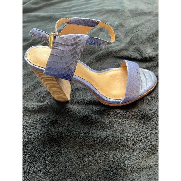 Coach! Gorgeous perwinkle block heel sandals - Picture 4 of 6
